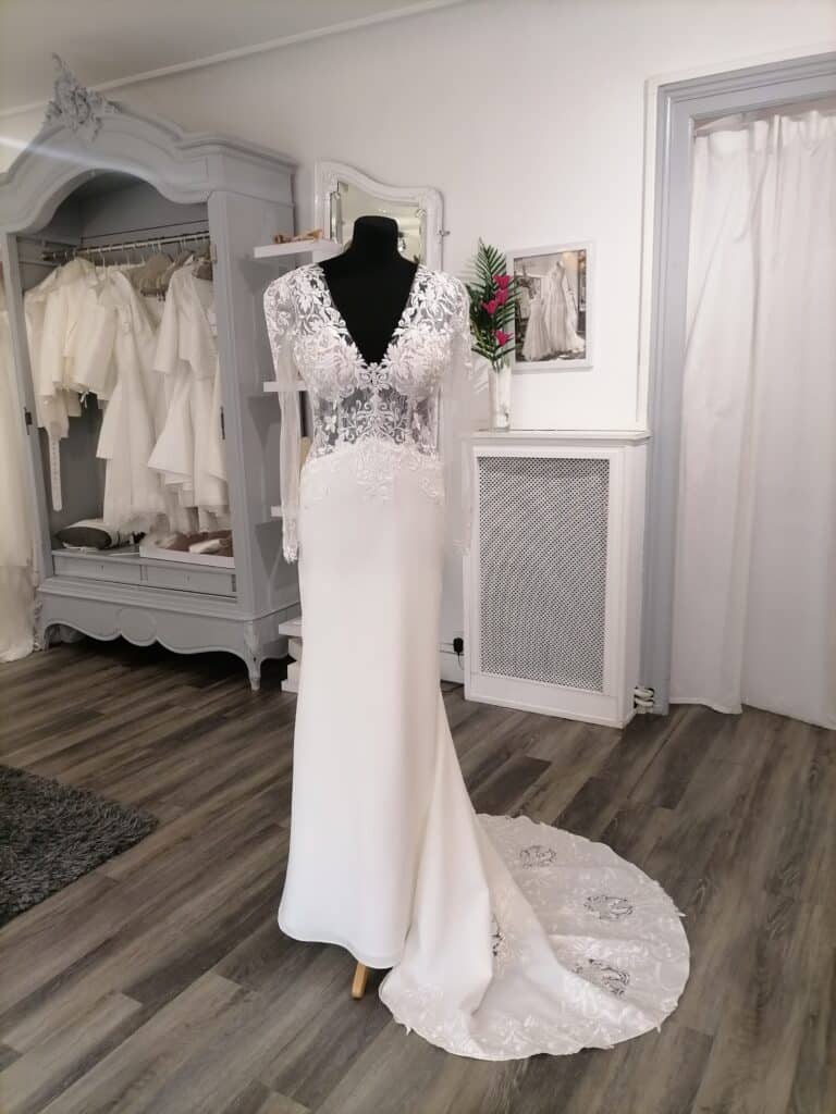 robe de mariée sirène de déstockage dans une boutique mariage